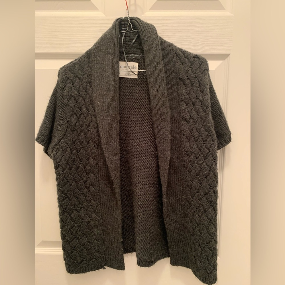 Grey short sleeve sweater